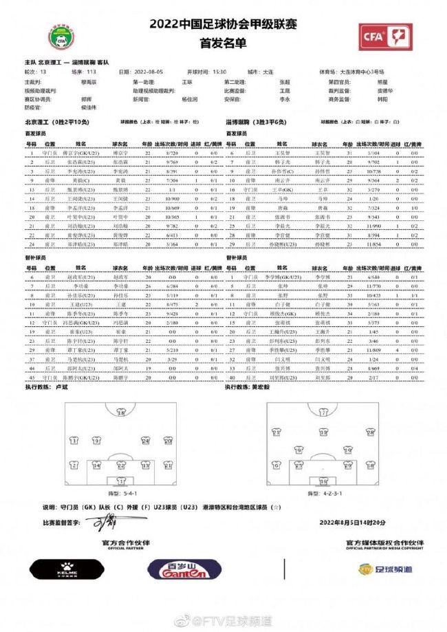 浪漫的翩翩起舞、催泪的紧紧依偎，这拥抱的片刻无不流露出两对黄昏伴侣间真挚动人的爱意